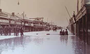 Flooding in Fitzmaurice Street in Wagga Wagga 1925